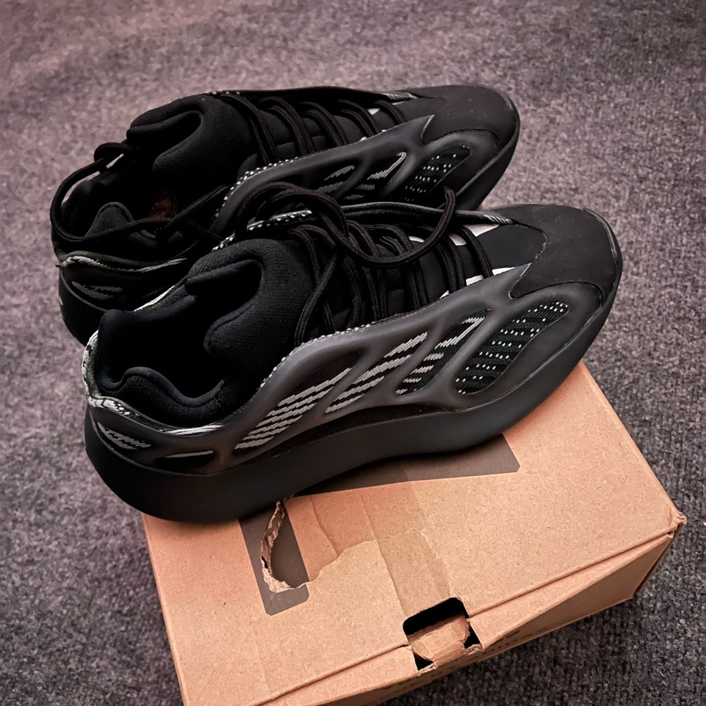 Yeezy 700 V3